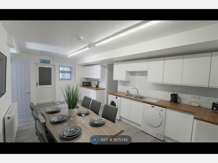 6 Bedroom End Of Terrace House To Rent In Charter Avenue, Coventry, CV4