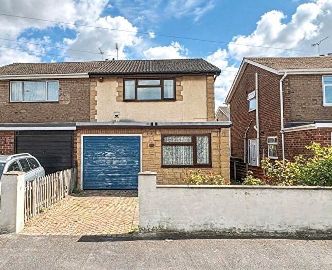 3 Bedroom Semi Detached House For Sale In Byfield Road, Scunthorpe, DN17