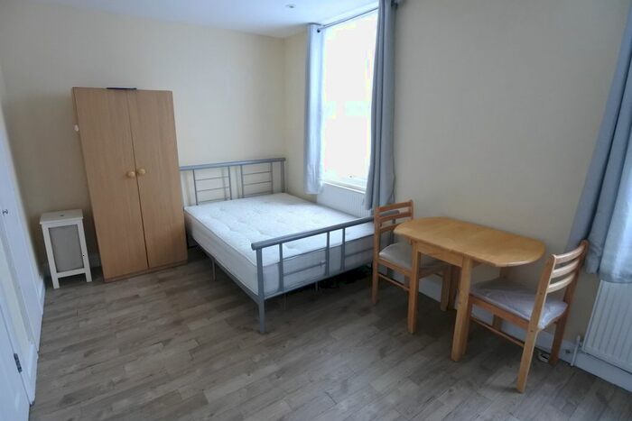 Studio To Rent In Cricklewood Lane, Cricklewood, NW2