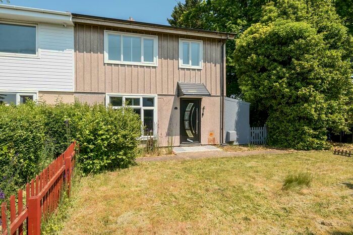 3 Bedroom Semi-Detached House To Rent In Windsor, Berkshire, SL4