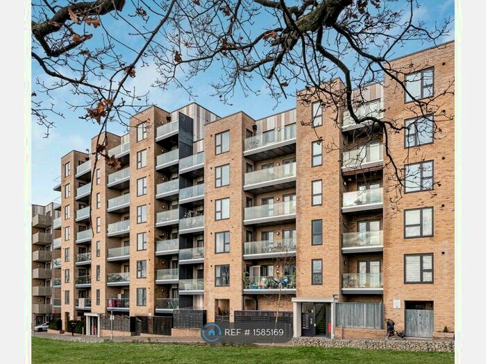 2 Bedroom Flat To Rent In Ridding Lane, Greenford, UB6