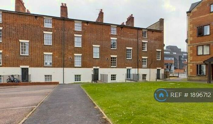 2 Bedroom Maisonette To Rent In Regent Court, Reading, RG1