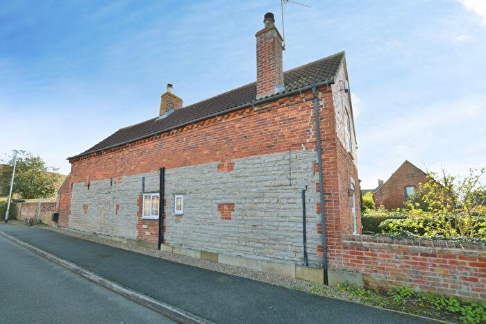 3 Bedroom Cottage For Sale In Main Road, Long Bennington, NG23