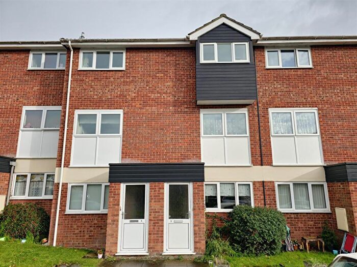 2 Bedroom Maisonette For Sale In Maltings Close, Halesworth, IP19