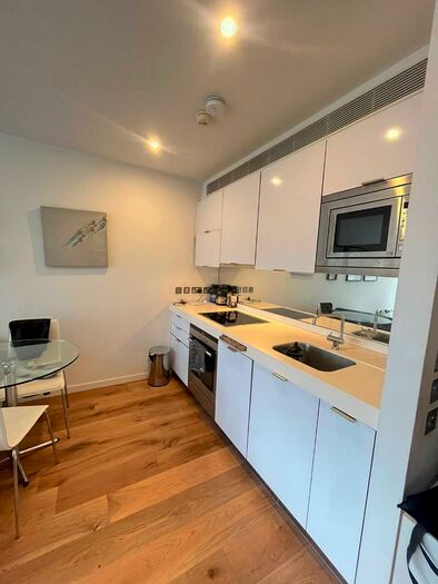 Studio To Rent In Ontario Tower, Fairmont Avenue, Canary Wharf, Blackwall, London, E14