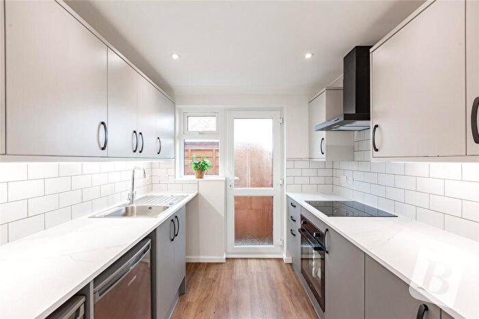 3 Bedroom Bungalow For Sale In Ingrave Close, Wickford, Essex, SS12