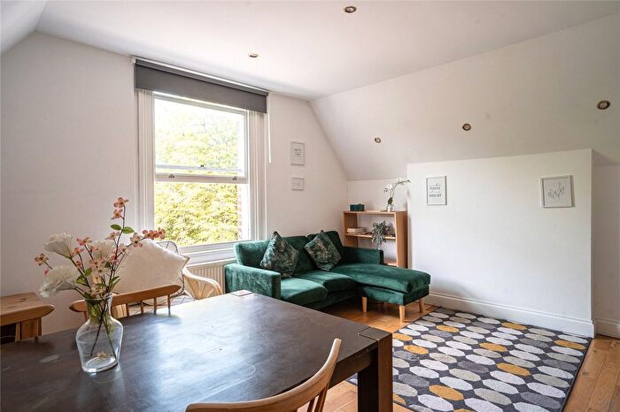 2 Bedroom Flat To Rent In Croxted Road, London, SE21