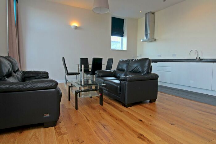 2 Bedroom Flat To Rent In High St, Newport, Gwent, NP20