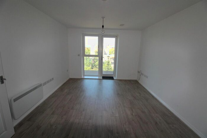 1 Bedroom Flat To Rent In Manor Way, Borehamwood, WD6