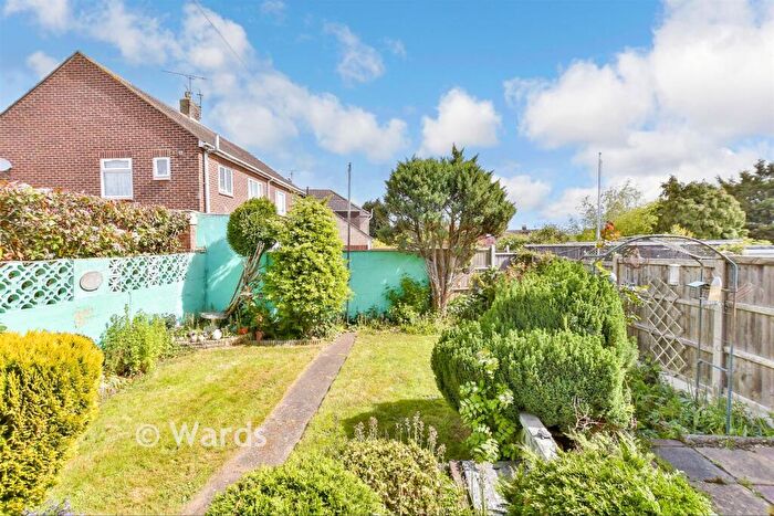 3 Bedroom Semi-Detached House For Sale In Hilltop Road, Frindsbury, Rochester, Kent, ME2