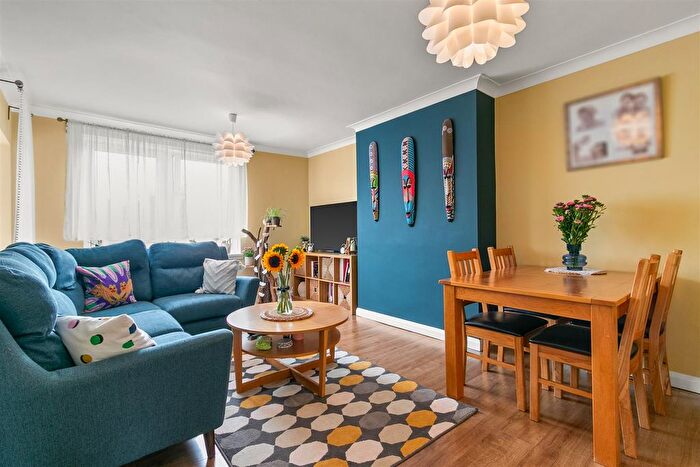 2 Bedroom Flat For Sale In Lesmuir Drive, Glasgow, G14