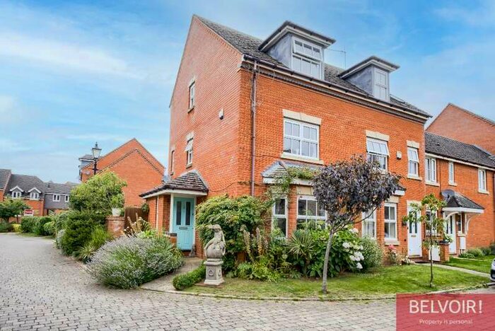 3 Bedroom Property For Sale In Lingfield Crescent Stratford-upon-avon, CV37