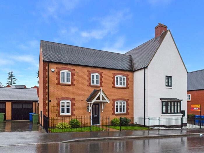 3 Bedroom Semi-Detached House For Sale In Redcar Road, Towcester, NN12