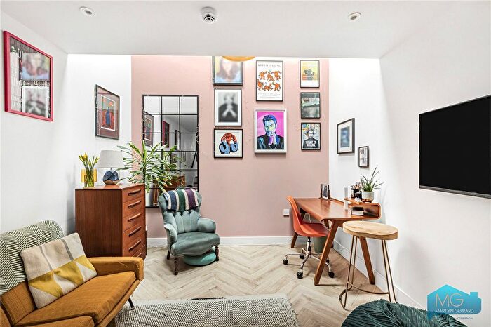 1 Bedroom Terraced House For Sale In Church Lane, London, N2