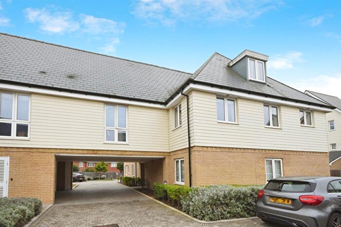 2 Bedroom Flat For Sale In Minns Avenue, Chelmsford, CM1