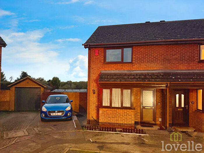 2 Bedroom Semi-Detached House For Sale In Copper Beech Close, Gainsborough, DN21