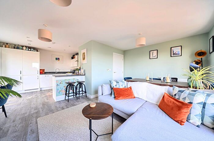 2 Bedroom Flat For Sale In Myddleton House, Breakspear Gardens, London, SW19