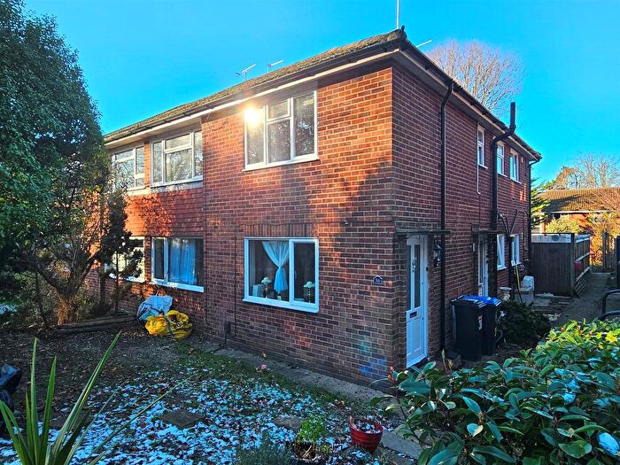 2 Bedroom Maisonette For Sale In Guildford Road, Great Bookham, KT23