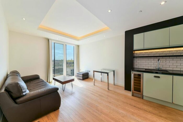 2 Bedroom Flat To Rent In Park Vista Tower, Wapping, London, E1W