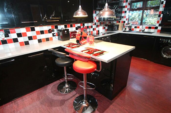 3 Bedroom Detached House For Sale In Balmoral Close, Halesowen, B62