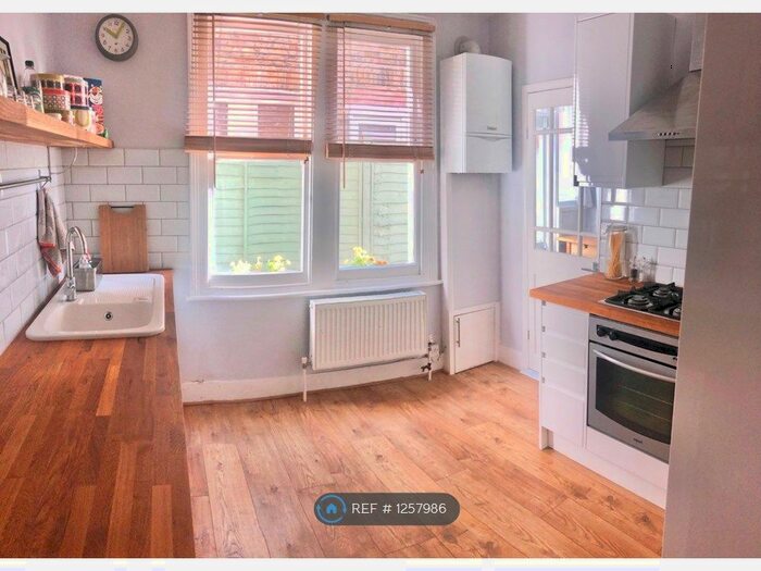 2 Bedroom Flat To Rent In Mellison Road, London SW17