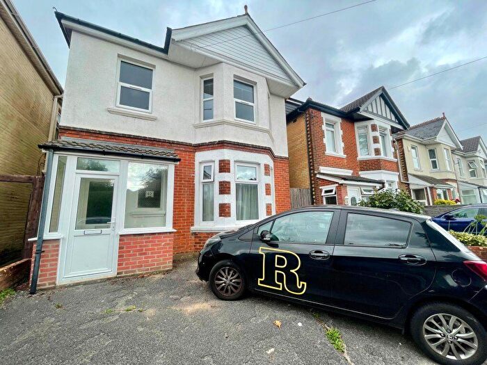 4 Bedroom House To Rent In () Four Double Bedroom Student House, Winton, P01