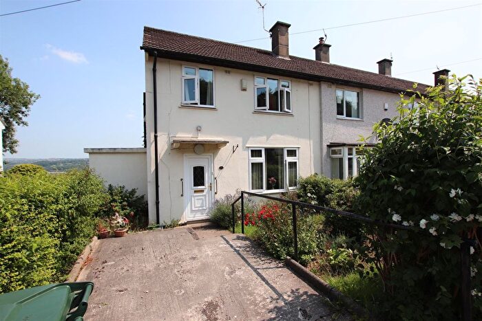 3 Bedroom Town House For Sale In Orchard Grove, Thorpe Edge, Bradford, BD10