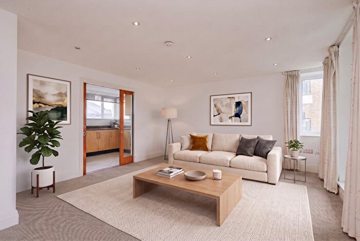 3 Bedroom Flat To Rent In Strand Drive, Richmond, TW9