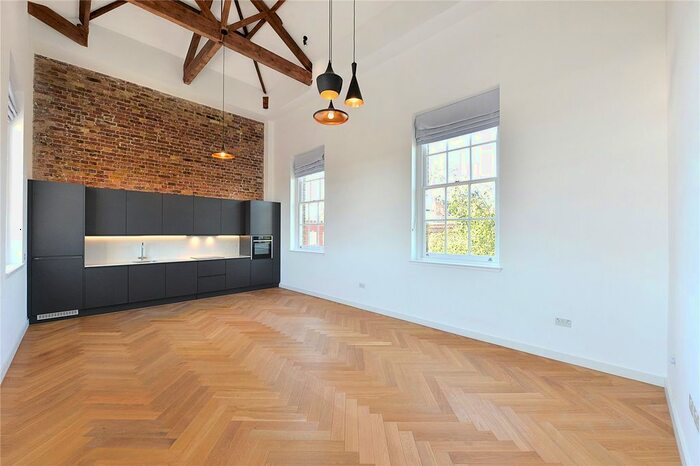 2 Bedroom Flat To Rent In The Courtyard, Gloucester Avenue, London, NW1