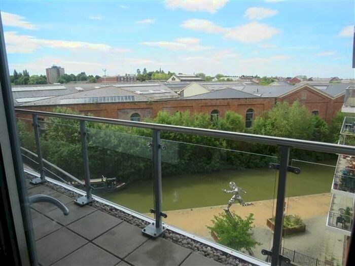 3 Bedroom Flat To Rent In Lonsdale, Wolverton, Milton Keynes, MK12