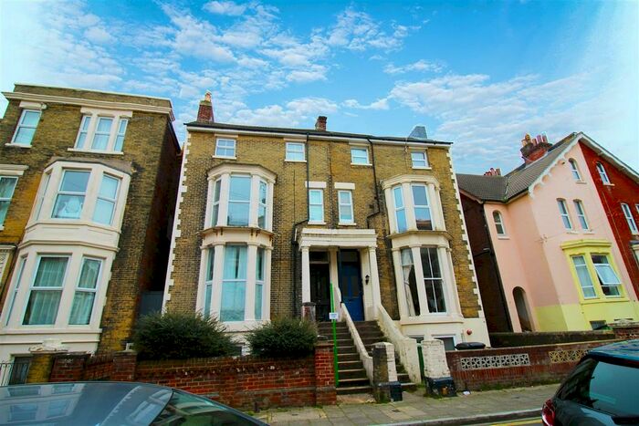 2 Bedroom Flat To Rent In Elphinstone Road, Southsea, PO5