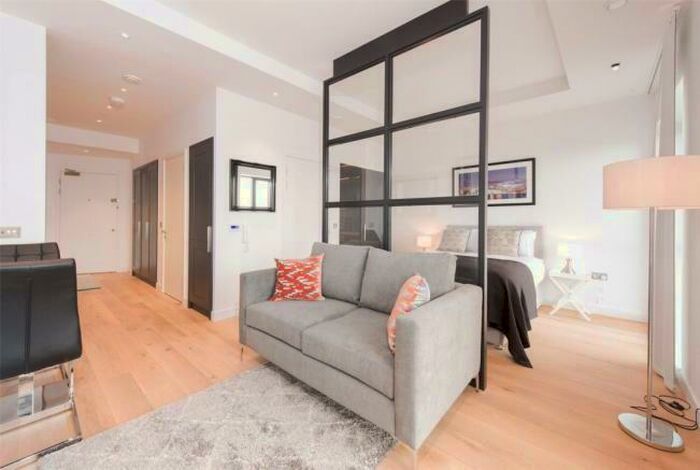 Studio To Rent In Botanic Square, London, E14