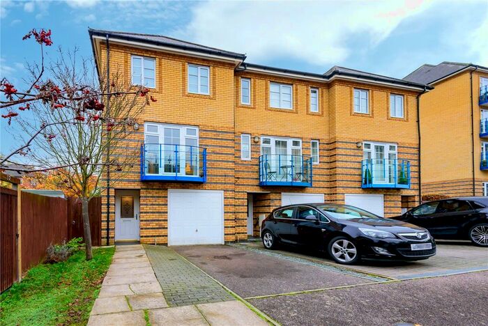 3 Bedroom End Of Terrace House To Rent In Newland Gardens, Hertford, Hertfordshire, SG13