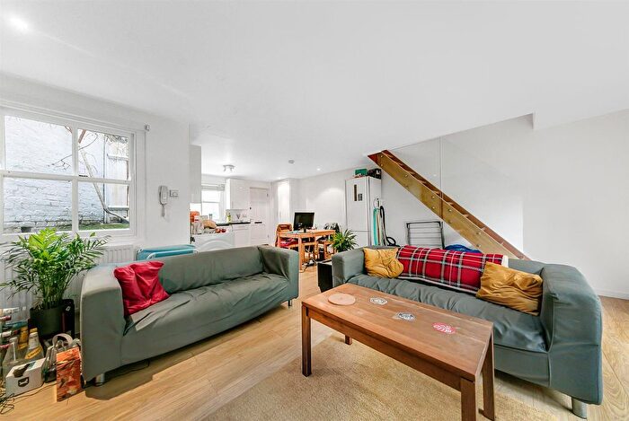 3 Bedroom Flat To Rent In St Johns Crescent, SW9