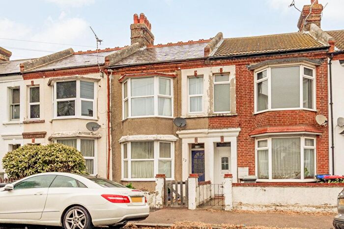 1 Bedroom Flat For Sale In Western Avenue, Herne Bay, CT6