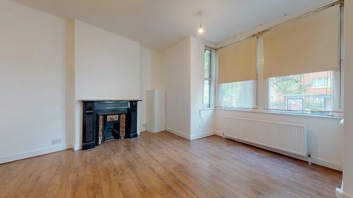 2 Bedroom Flat To Rent In Horn Lane, London, W3