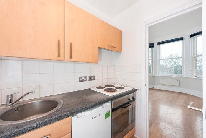 Flat To Rent In Arkwright Road, NW3