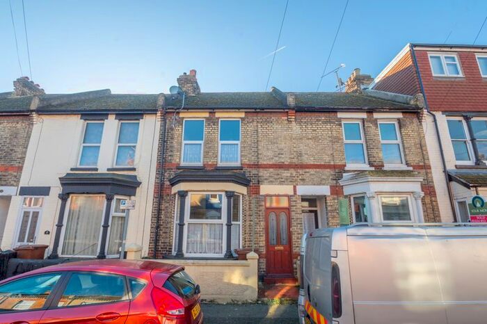 3 Bedroom Terraced House To Rent In Balmoral Road, Gillingham ME7