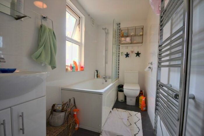 Flat To Rent In Springdale Road, Newington Green, Stoke Newington, Green Lanes, N16