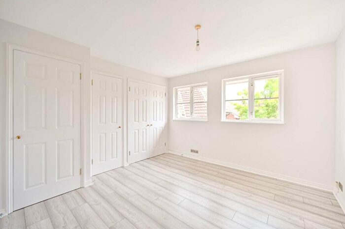 2 Bedroom End Of Terrace House To Rent In Autumn Drive, Sutton, SM2