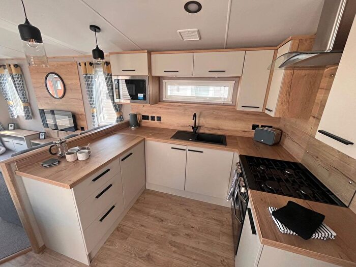 2 Bedroom Park Home For Sale In Alnwick Springs Leisure Park, Alnwick, NE66