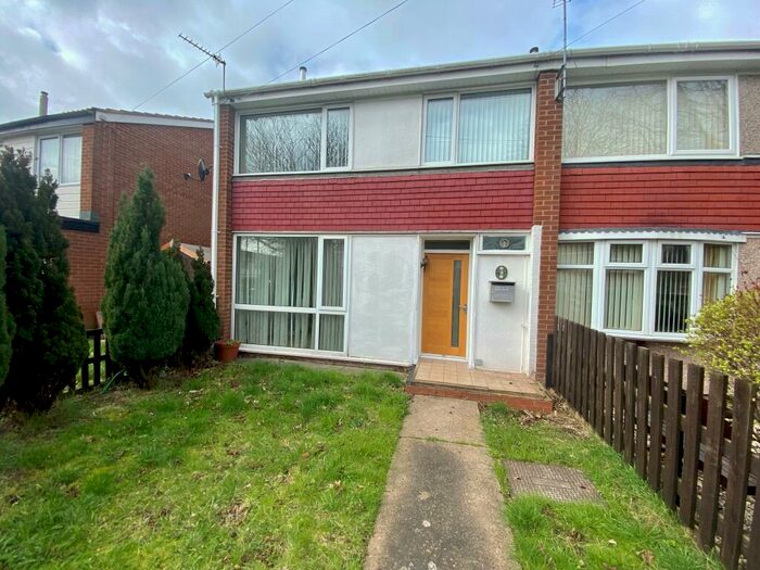 3 Bedroom Town House To Rent In Huntly Close, Clifton, NG11