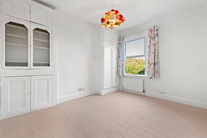 5 Bedroom Semi-detached House To Rent In Barrington Road, London, N8