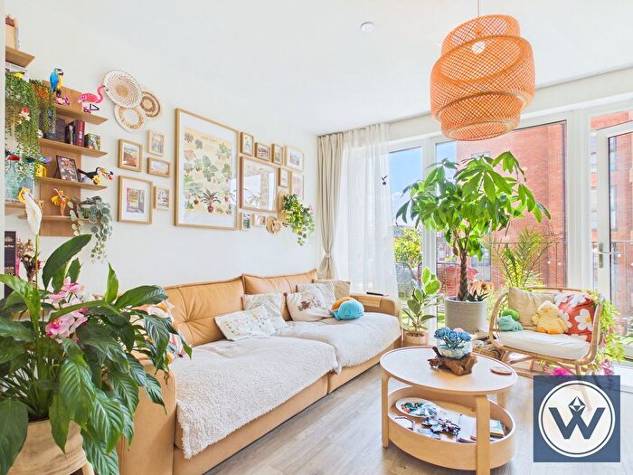 2 Bedroom Flat For Sale In Chailey Place, Hayes, UB3