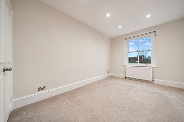 2 Bedroom Flat To Rent In Richmond Hill, Richmond, TW10