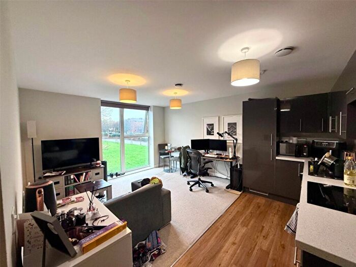 1 Bedroom Flat To Rent In Bridgewater Gate, Woden Street, Salford, Greater Manchester, M5
