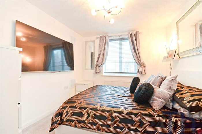 1 Bedroom Flat For Sale In East Cowes, Isle Of Wight, PO32