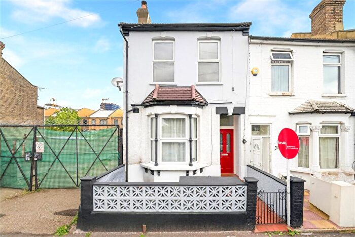2 Bedroom Flat For Sale In Victoria Road, Walthamstow, London, E17