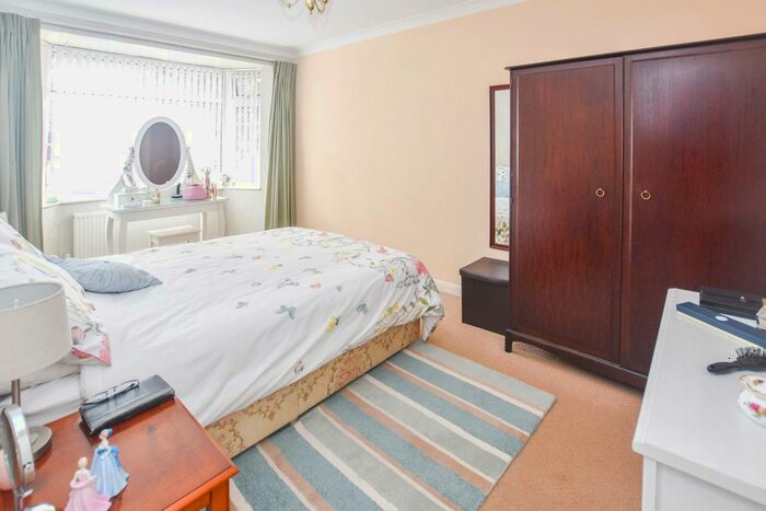 3 Bedroom Bungalow For Sale In Lilford Road, Billericay, Essex CM11