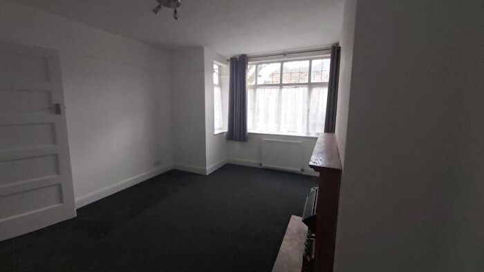2 Bedroom Flat To Rent In Brighton Road, CR8